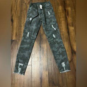BRAND NEW!!!   name brand   never been worn camo jeans